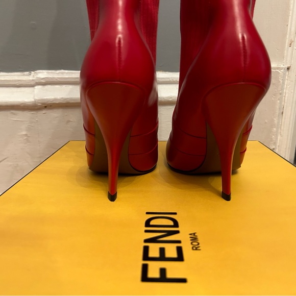 Never Worn FENDI 105mm Red Leather & Knit Over-the-Knee Boots, size 39 (US9) - Picture 7 of 11